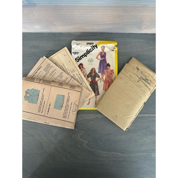 Simplicity Vintage Uncut Pullover Dresses with Surplice Bodice Size 14 No 5989 - Picture 5 of 7